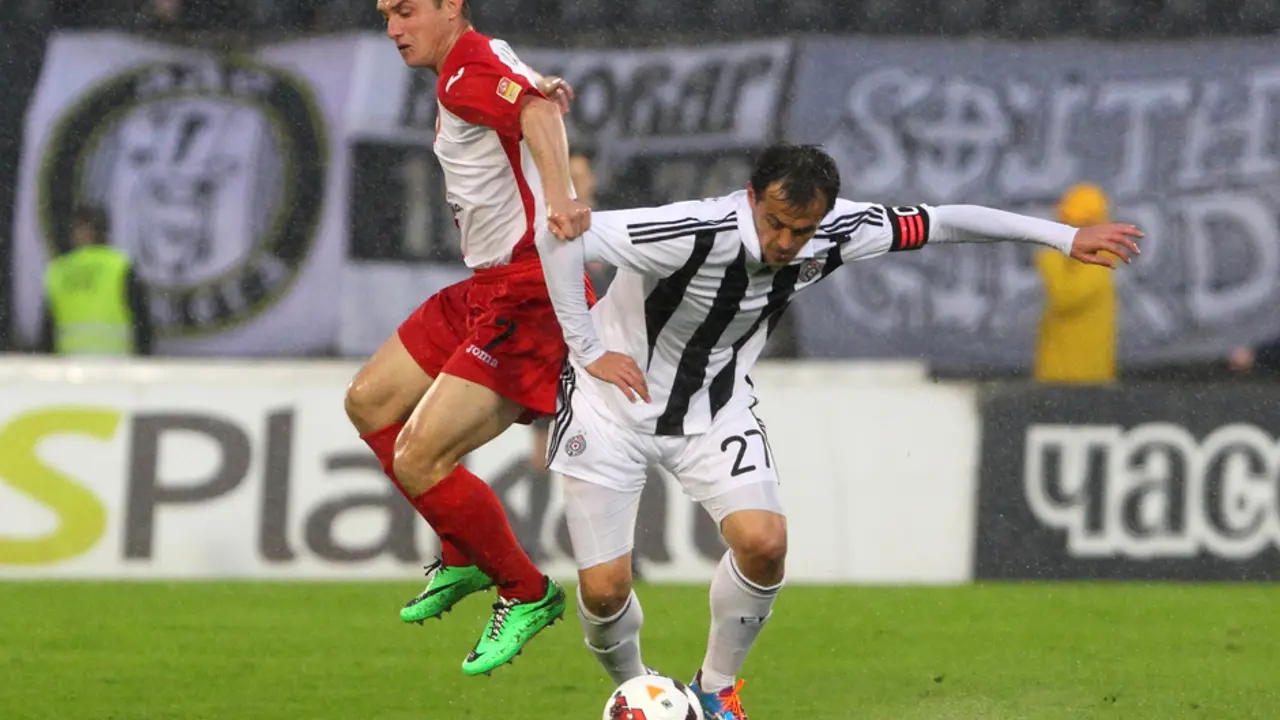 Danko Lazović i Enver Alivodić u prvenstvenom meču Partizan - Vojvodina u sezoni 2013/14.