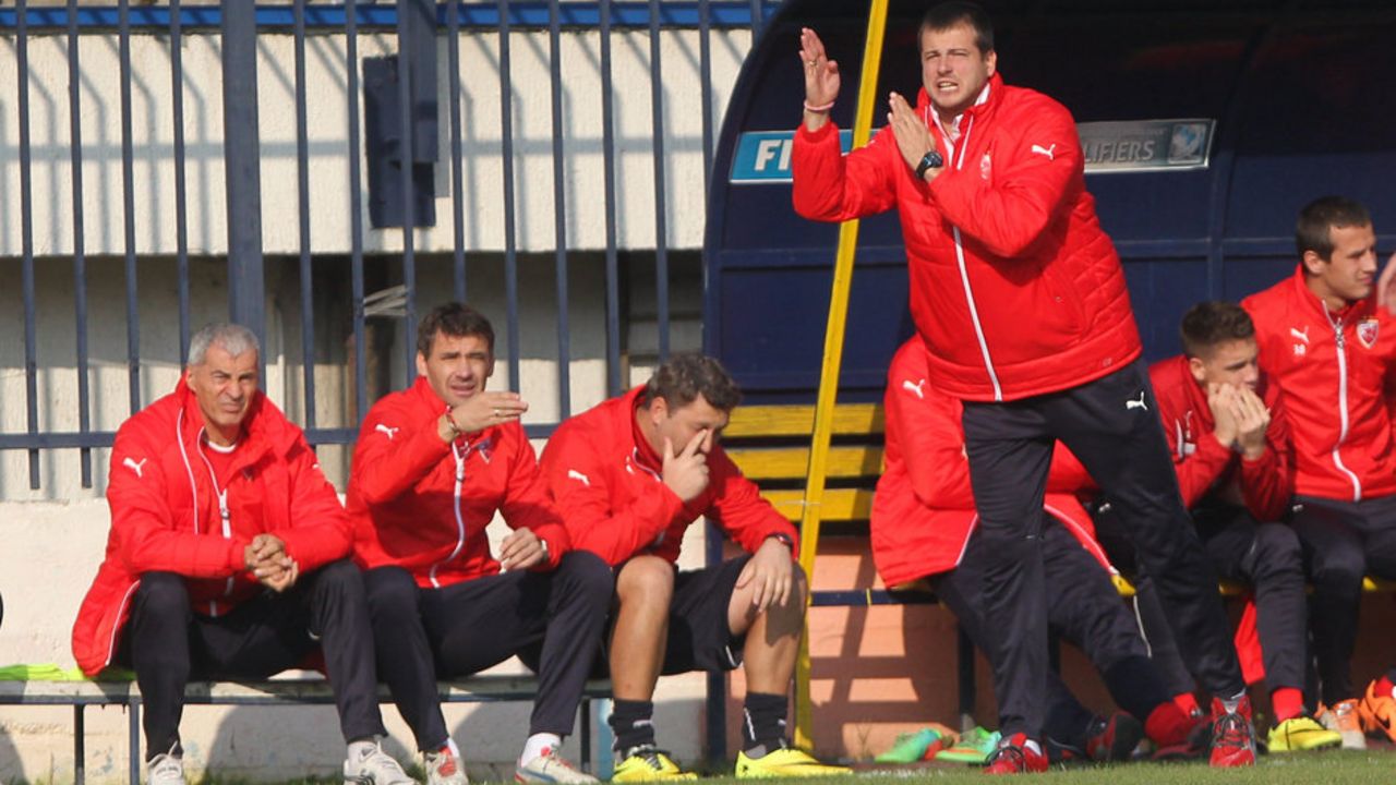 Trener Crvene zvezde Nenad Lalatović u meču jedanaestog kola JSL protiv Rada