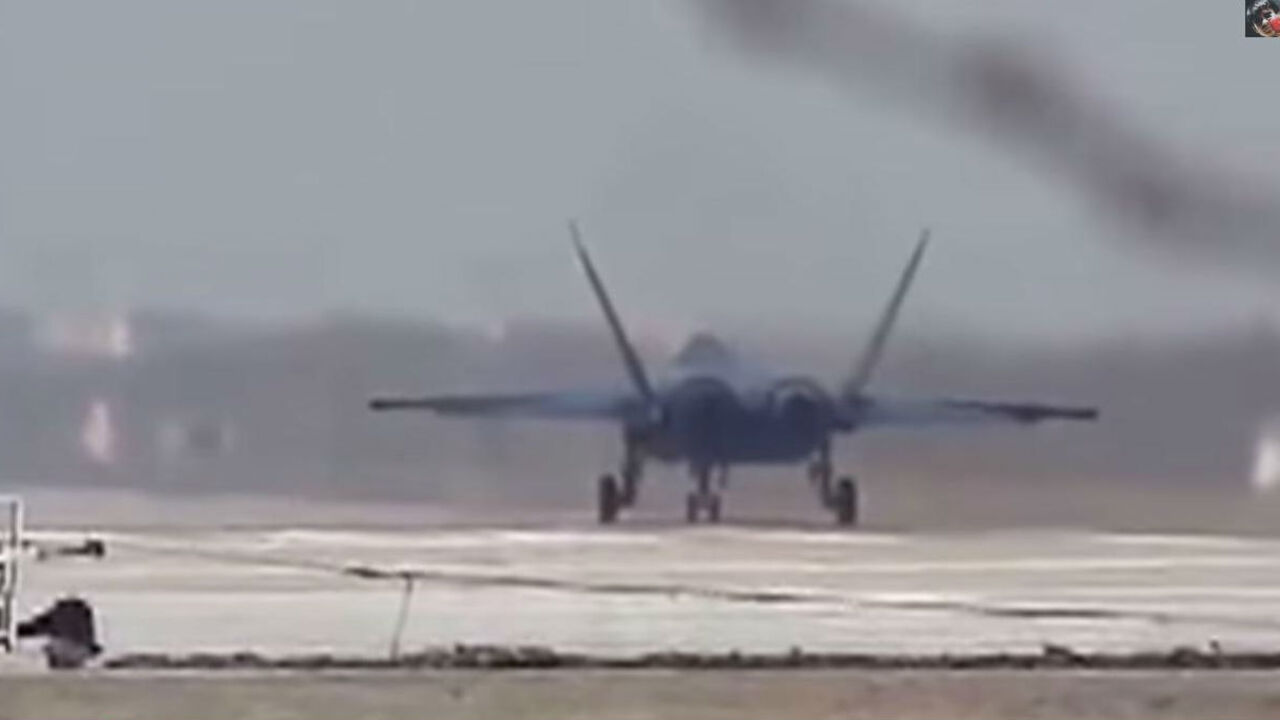 Kineski nevidljivi avion J-31