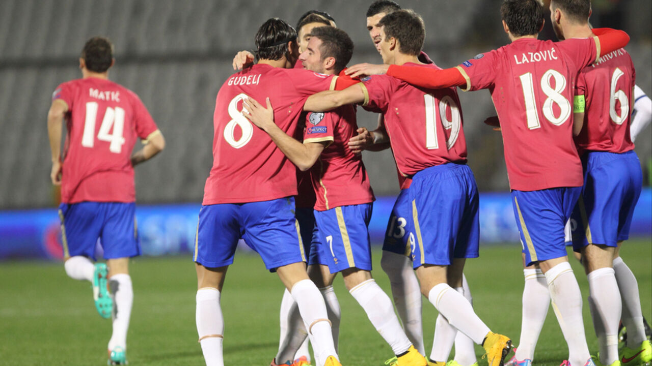 Fudbaleri Srbije slave gol Zorana Tošića u meču kvalifikacija za EURO 2016. protiv Danske