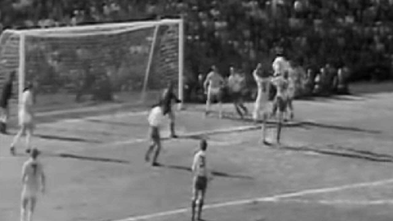 Detalj s meča PAO - Zvezda iz 1971. godine