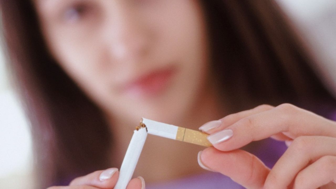 Žena sa slomljenom cigaretom