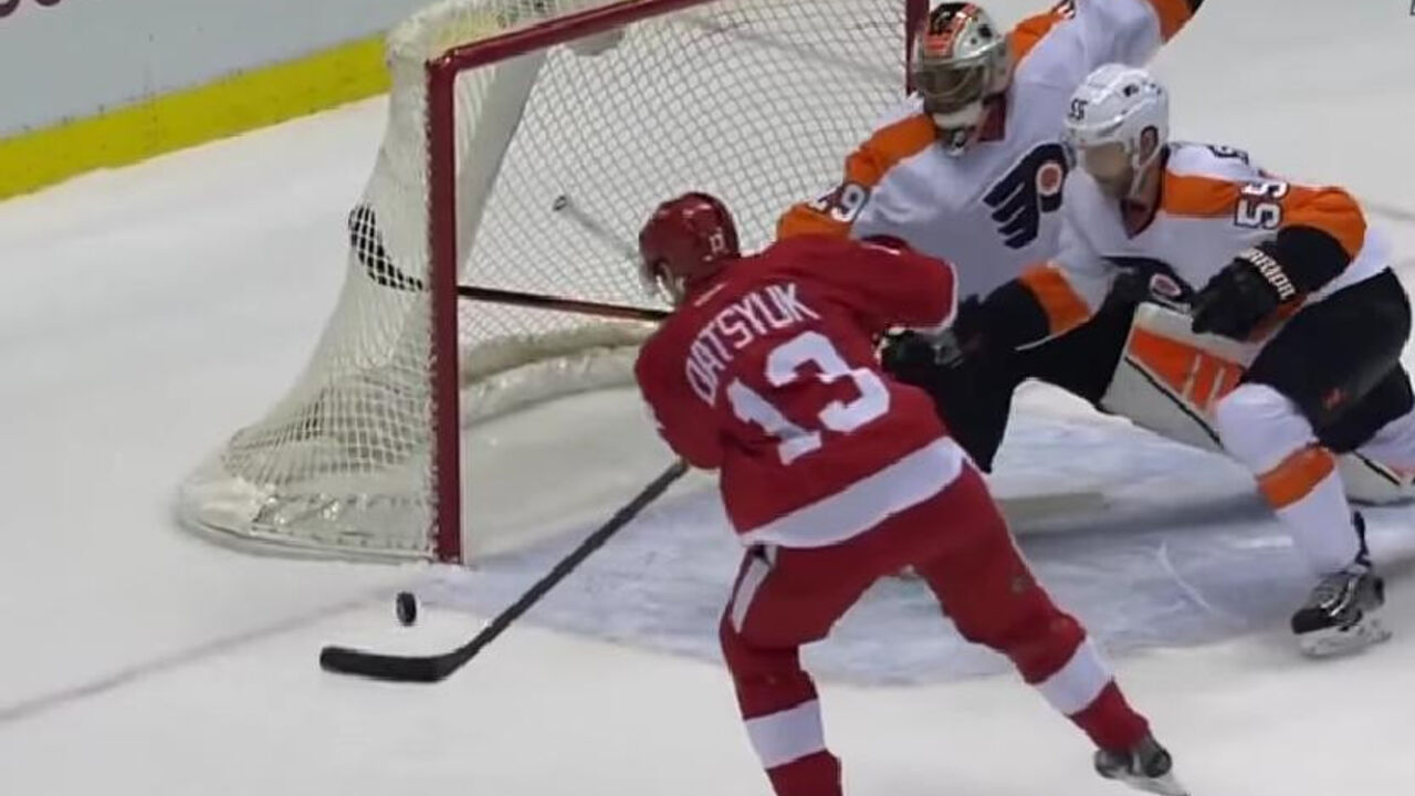 Pogodak koji daje Pavel Datsjuk, hokejaš Detroit Red vingsa
