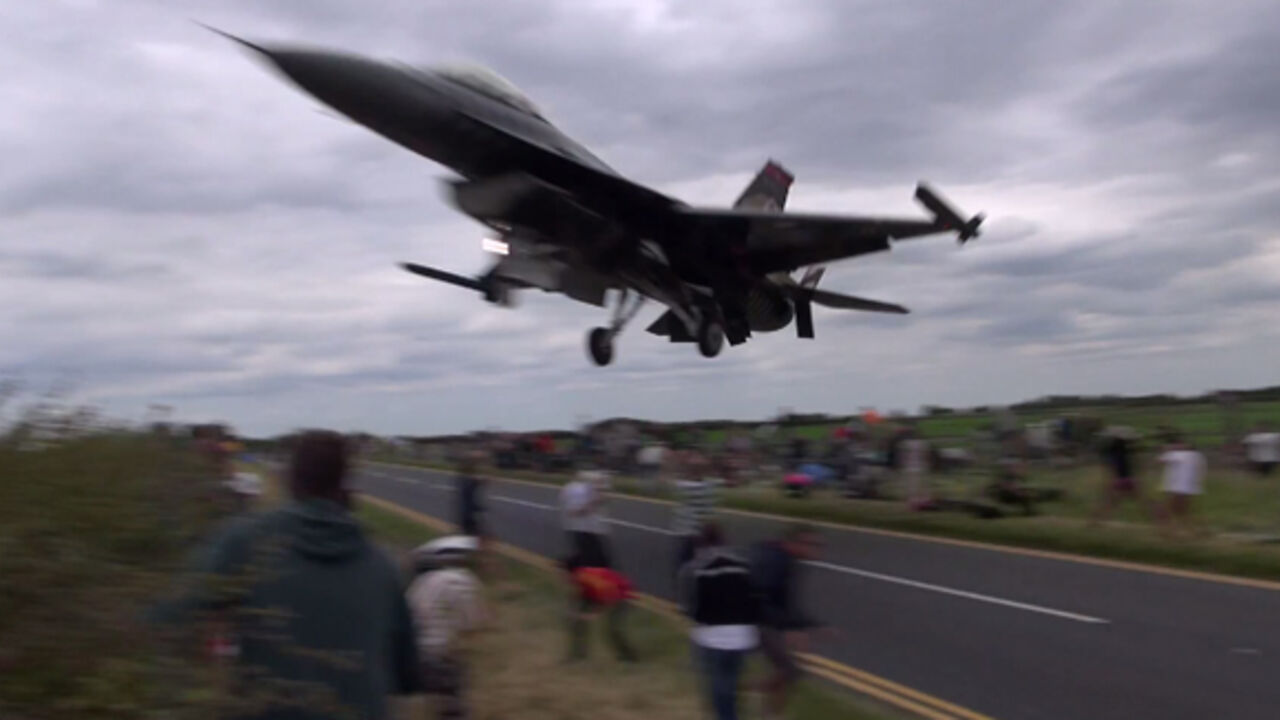 Turski F-16 preplašio publiku