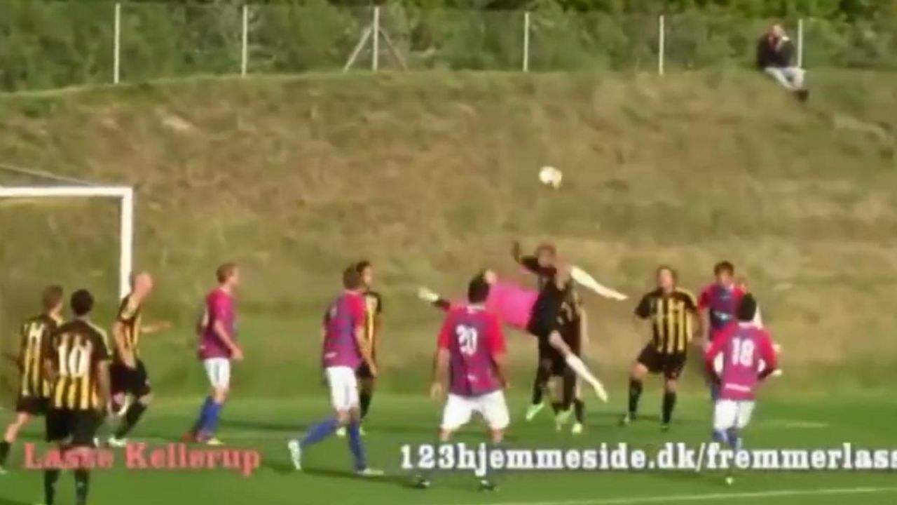 Golman postiže gol makazicama
