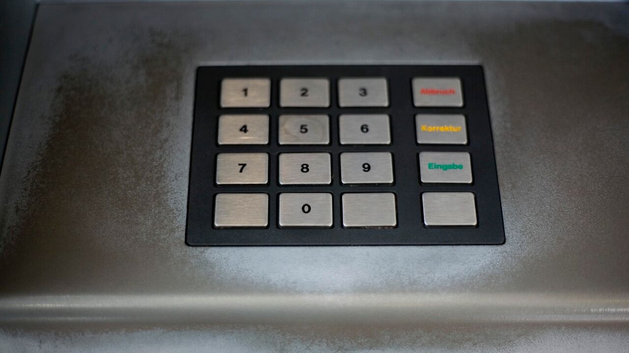 Ukrali bankomat