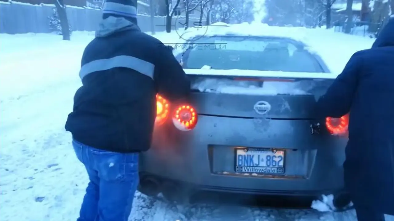 Nissan GTR na snegu
