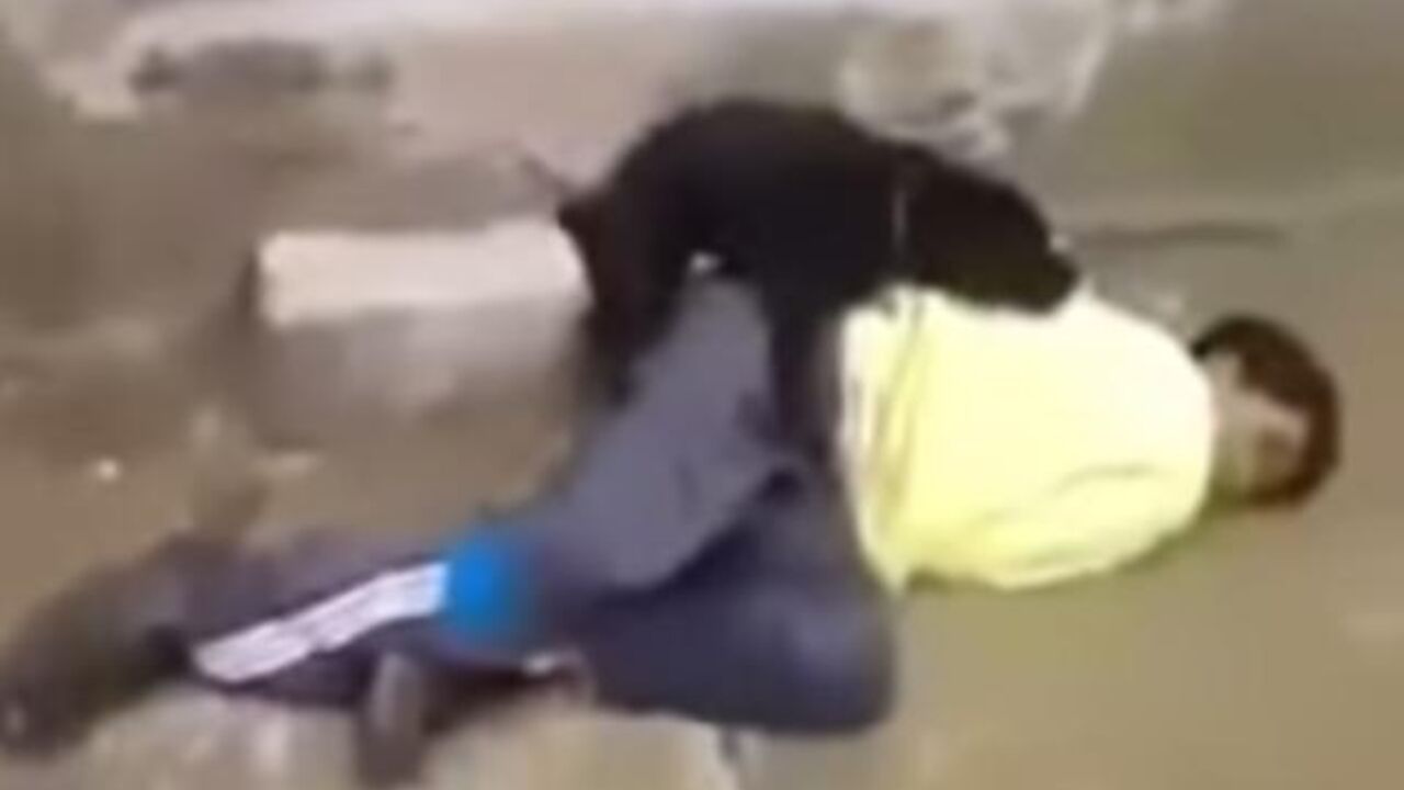 Pas na čoveku
