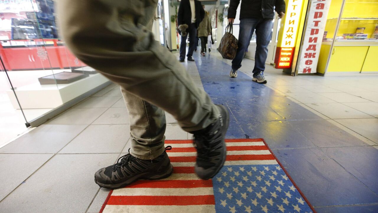 Otirač na kom je američka zastava u Rusiji