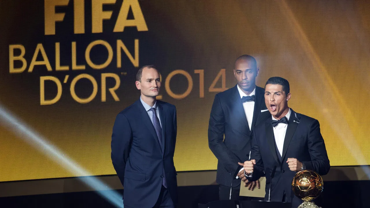 Kristijano Ronaldo slavi na proglašenju dobitnika Zlatne lopte
