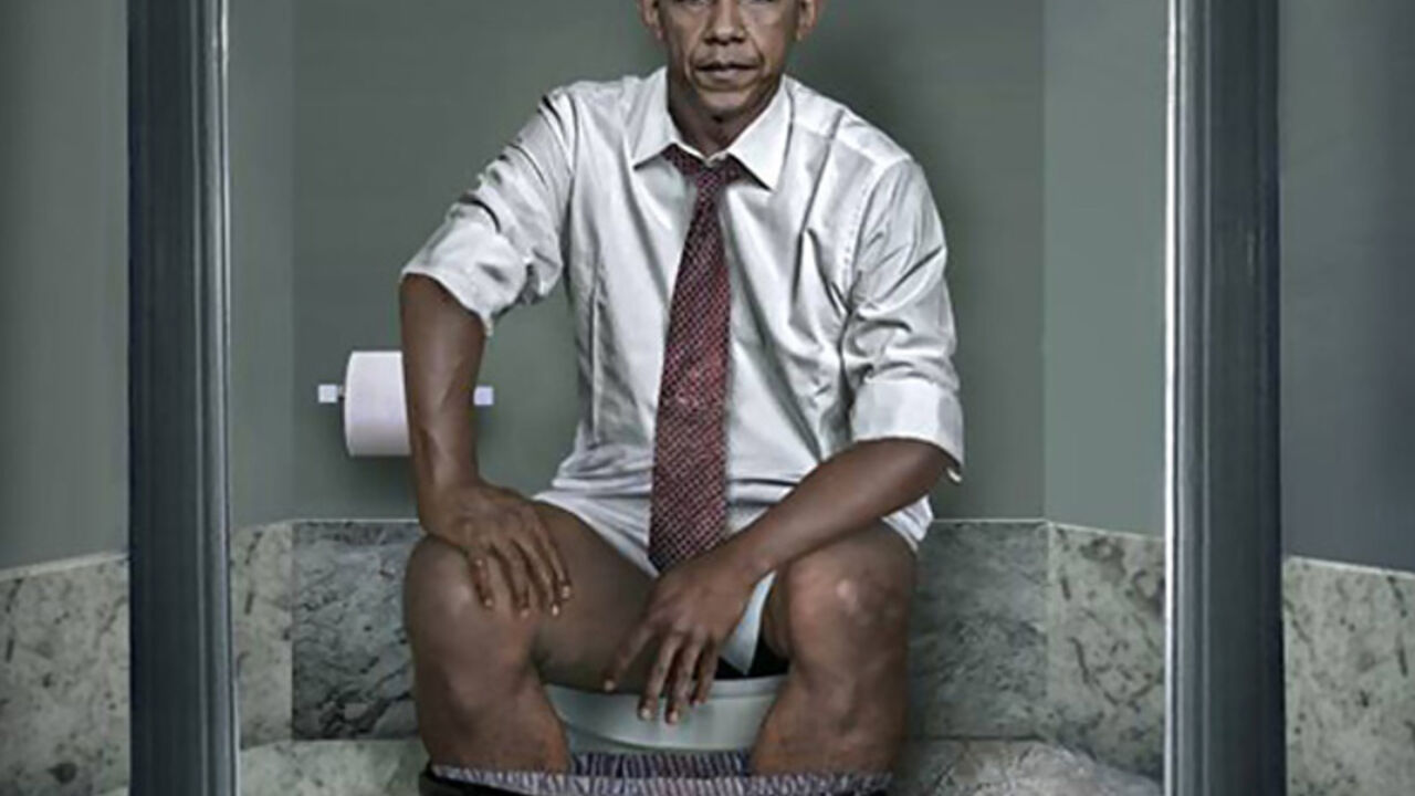Barak Obama u toaletu