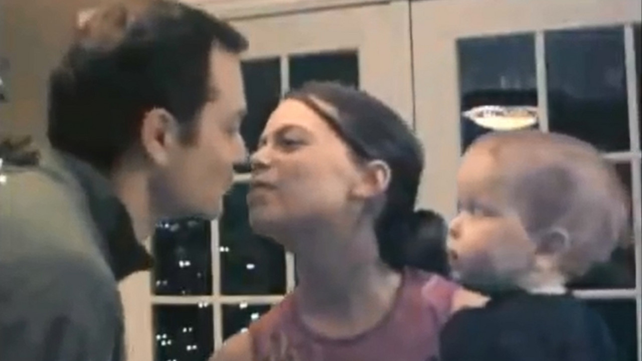 Beba sa mamom i tatom