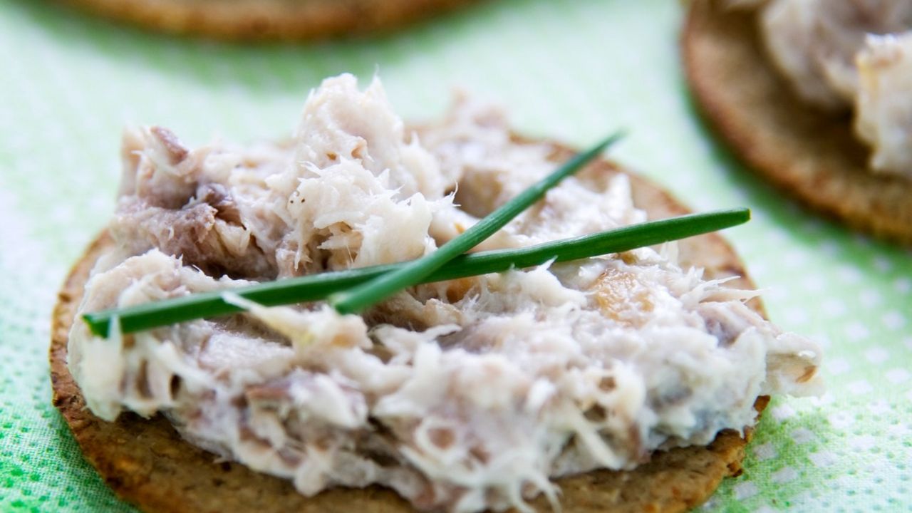 Krekeri sa ribljom paštetom