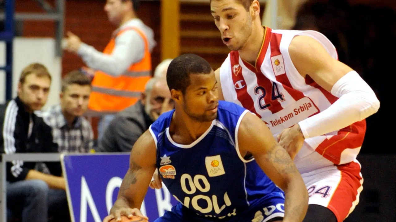 Omar Kuk i Stefan Jović u meču ABA lige između Crvene zvezde i Budućnosti