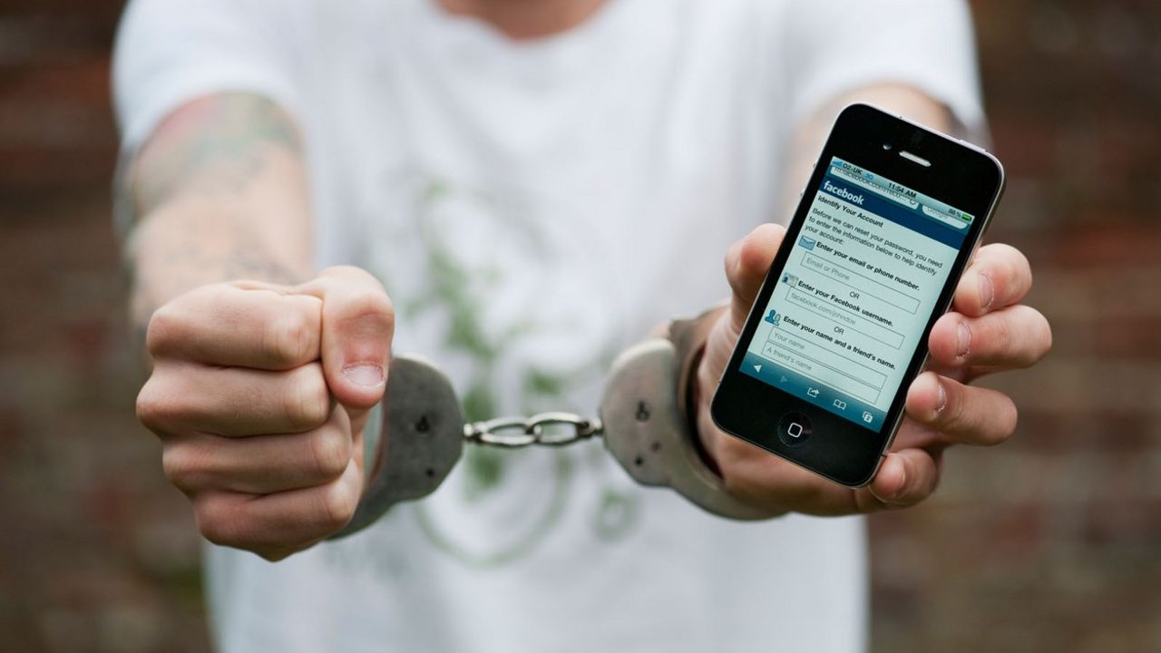 Uhapšen zbog Facebook
