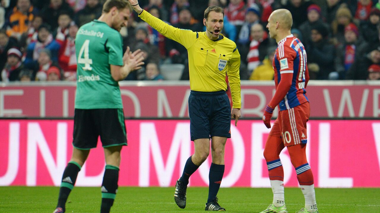 Arjen Roben u meču Bundeslige između Bajerna i Šalkea