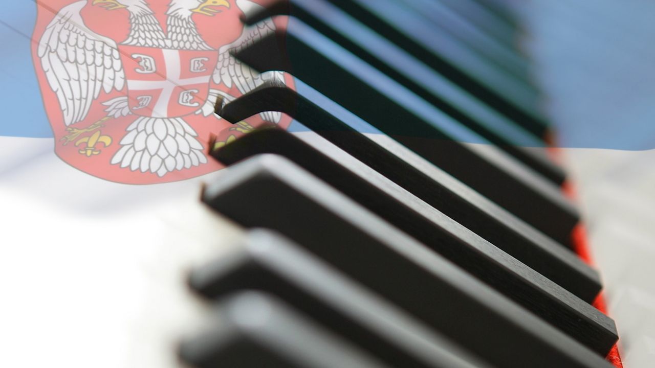 Klavijatura sa srpskom zastavom