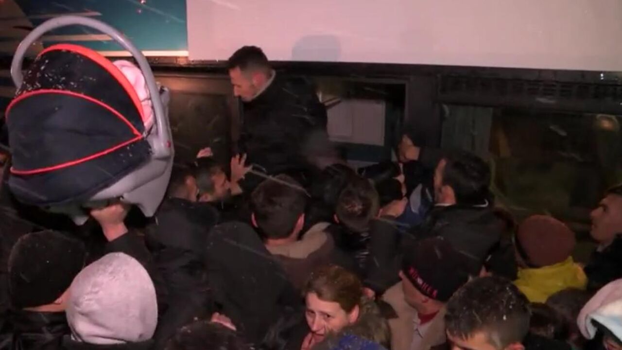 Albanci se iseljavaju sa Kosova