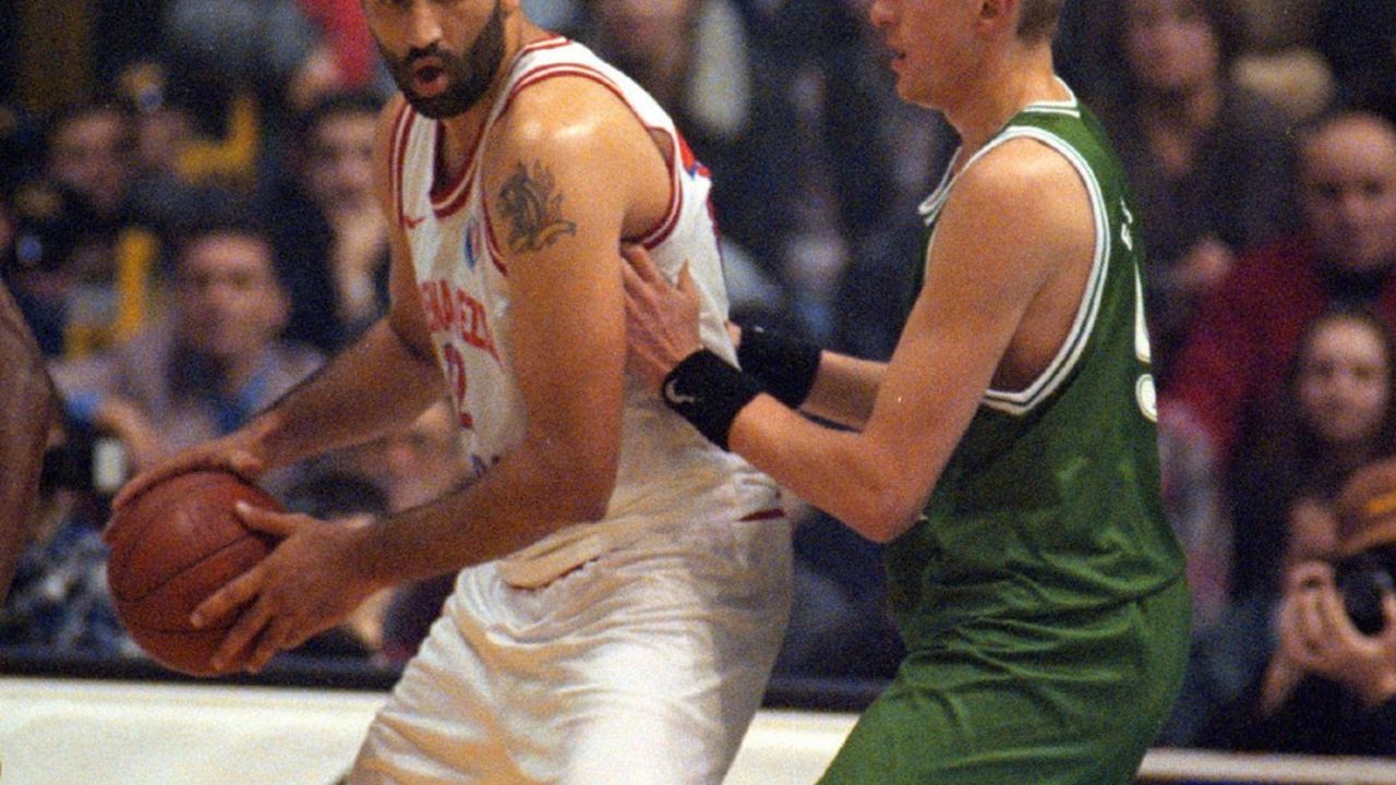 Vlade Divac u dresu Crvene zvezde