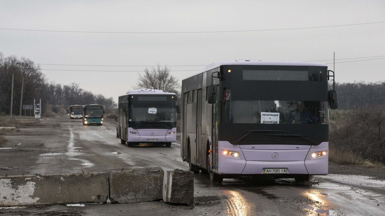 Konvoj autobusa ide ka Debeljcevu