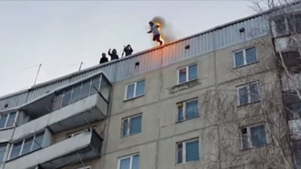 Aleksandar Černikov zapaljen skače sa 9. sprata