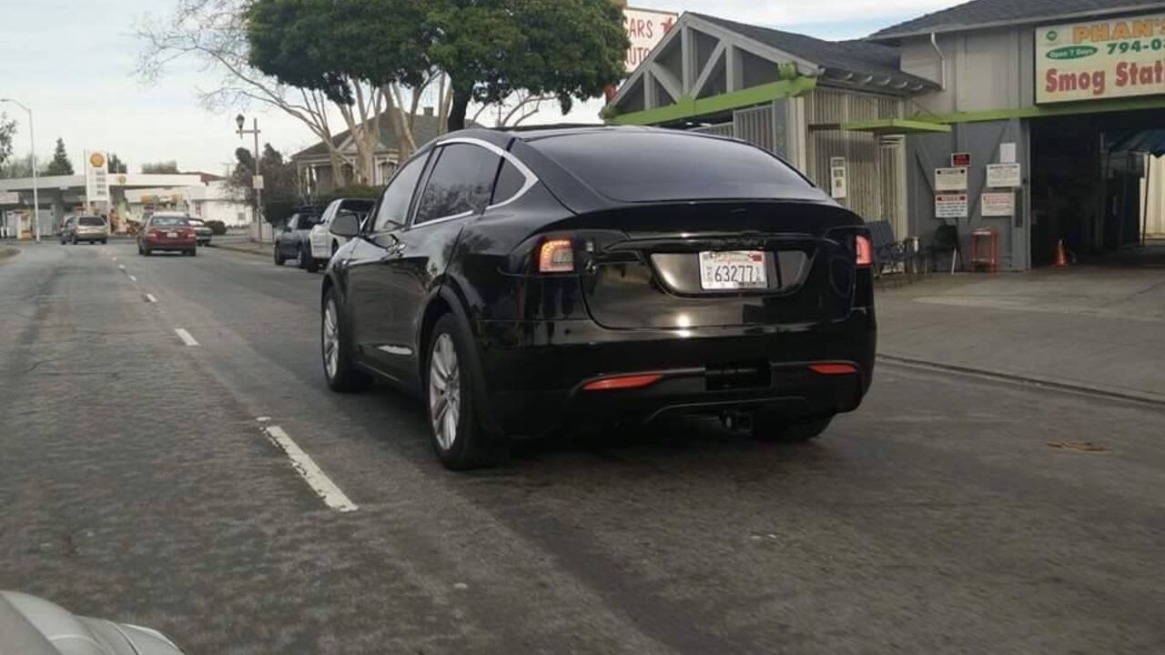 Tesla X špijunske fotografija