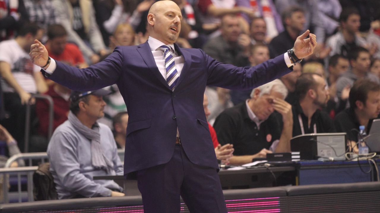 Saša Obradović tokom meča Evrolige između Crvene zvezde i Albe