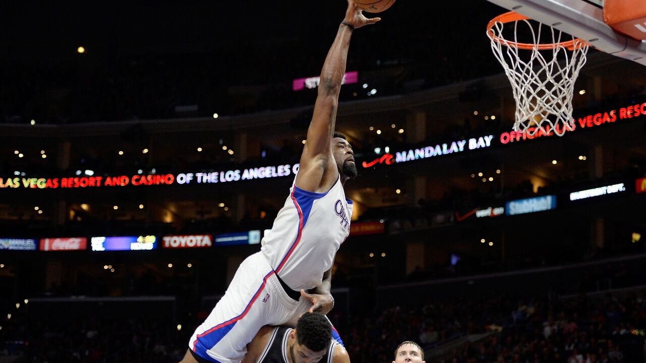 Deandre Džordan zakucava preko Tim Dankana