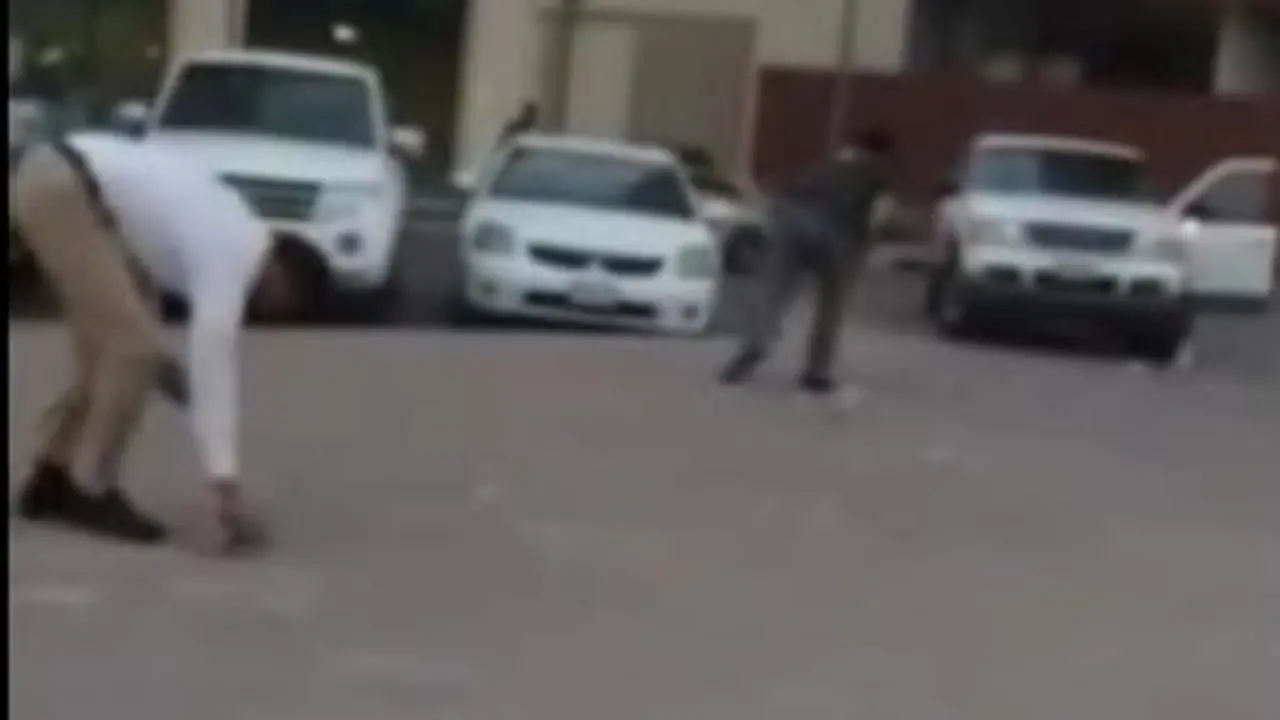 ljudi, novac, dubaji