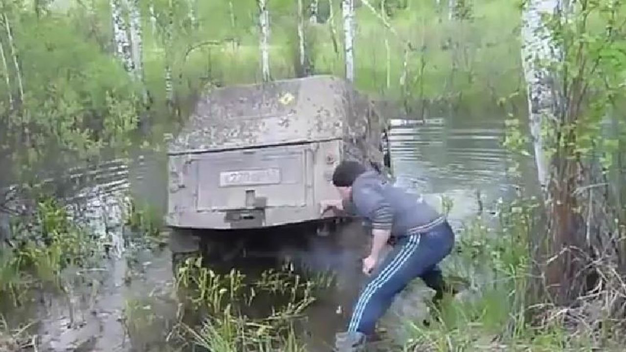 Rus uterao džipa u jezero
