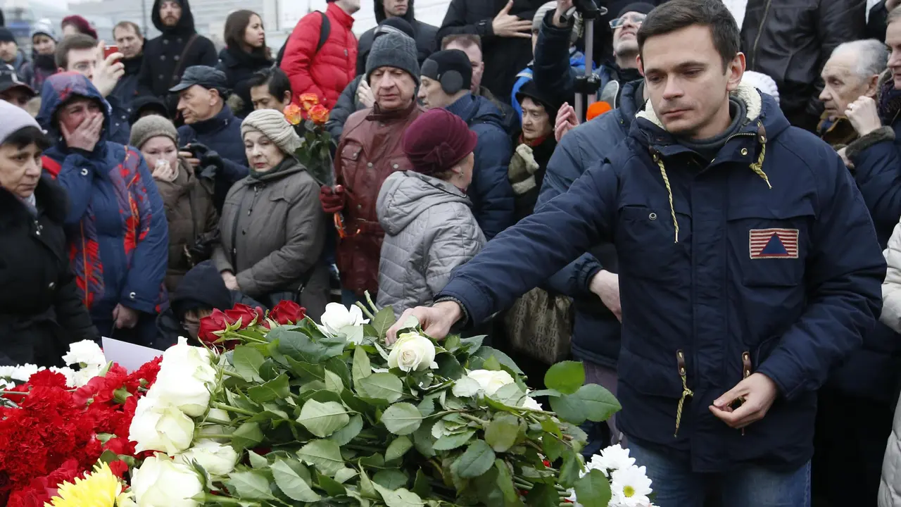 Okupljanje na moskovskom trgu povodom smrti Borisa Nemcova
