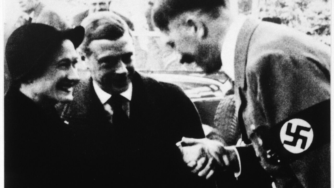 Bivši engleski krlaj Edvard Osmi, njegova supruga Volis Simpson i Adolf Hitler