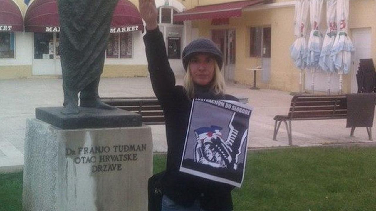 Iva Kinda salutira nacističkim pozdravom