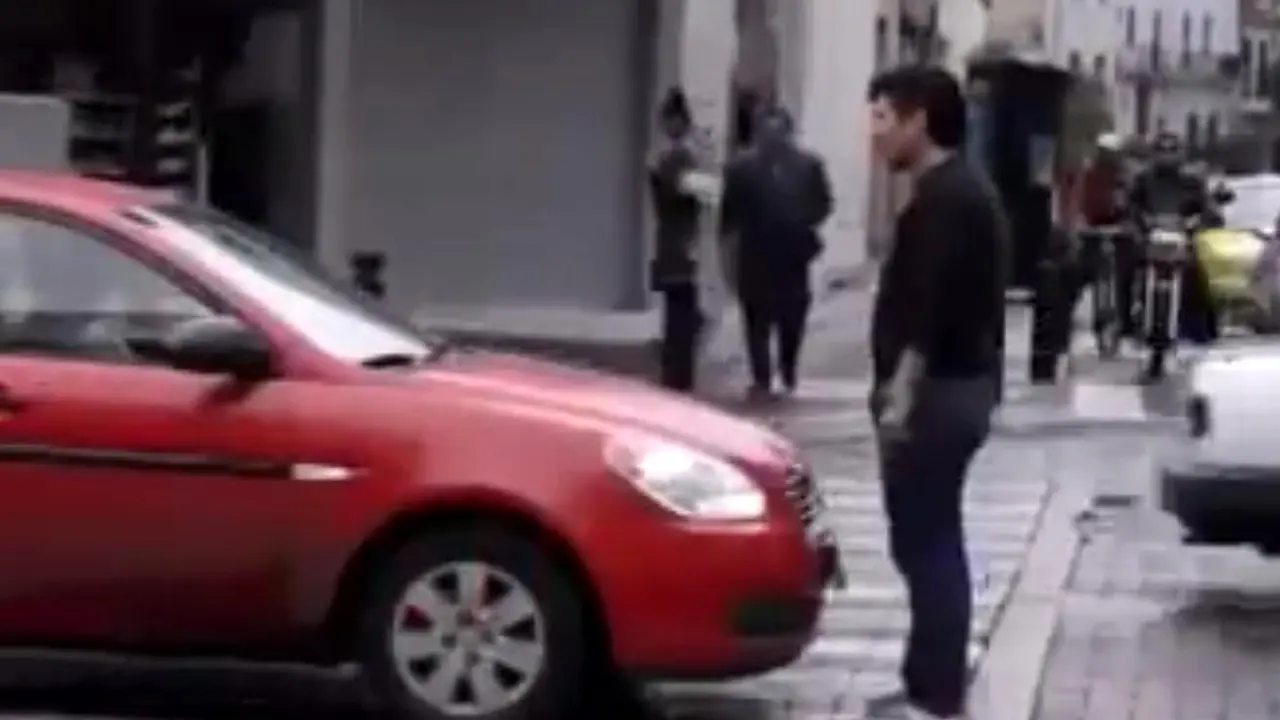 Pešak u Meksiku vaspitava vozača