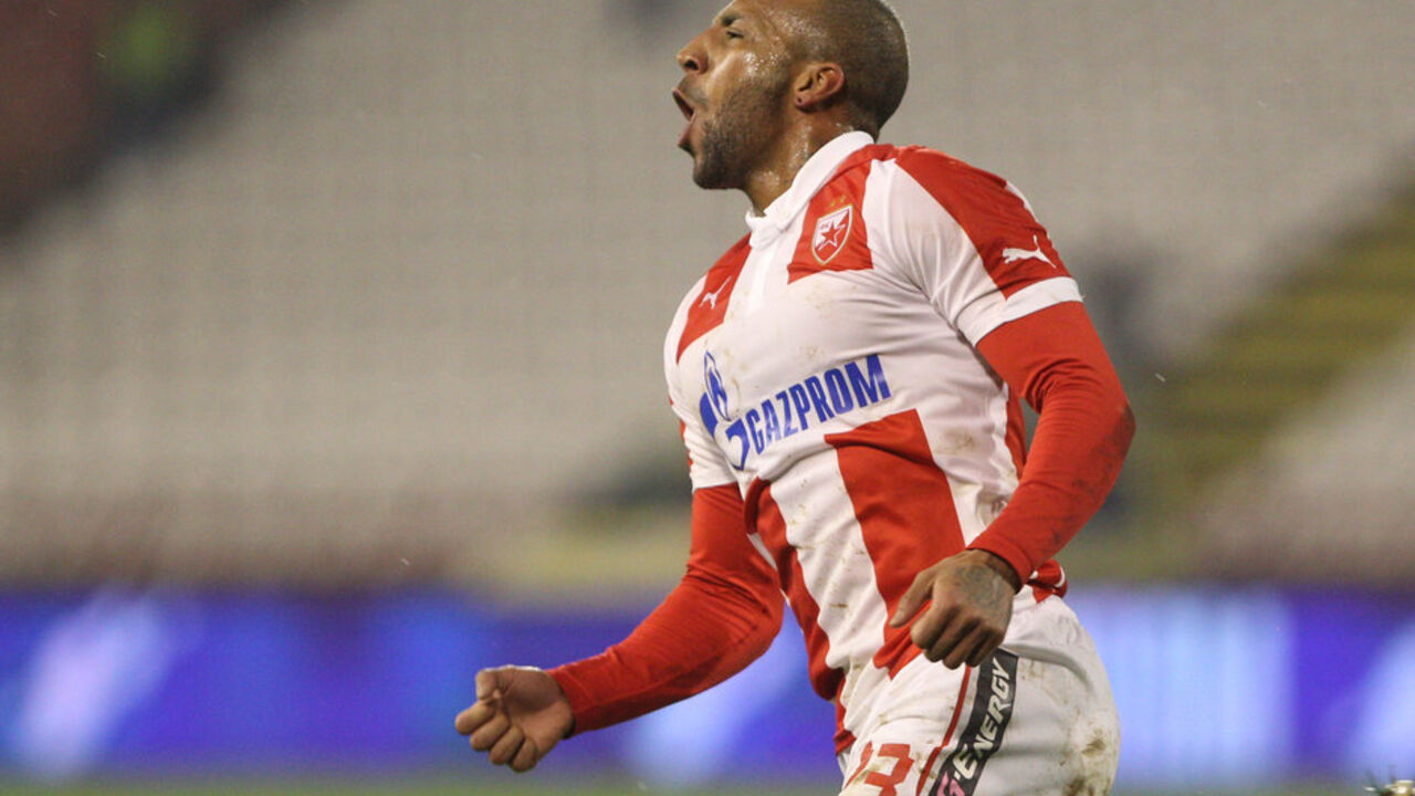 Džošua Parker proslavlja gol na utakmici Crvena zvezda - Vojvodina