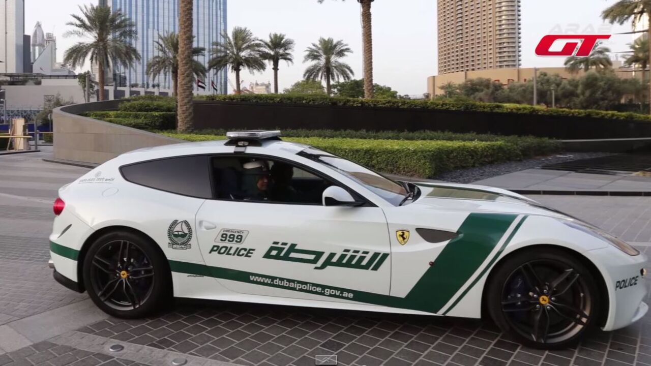 BMW i8 Dubaiji policija