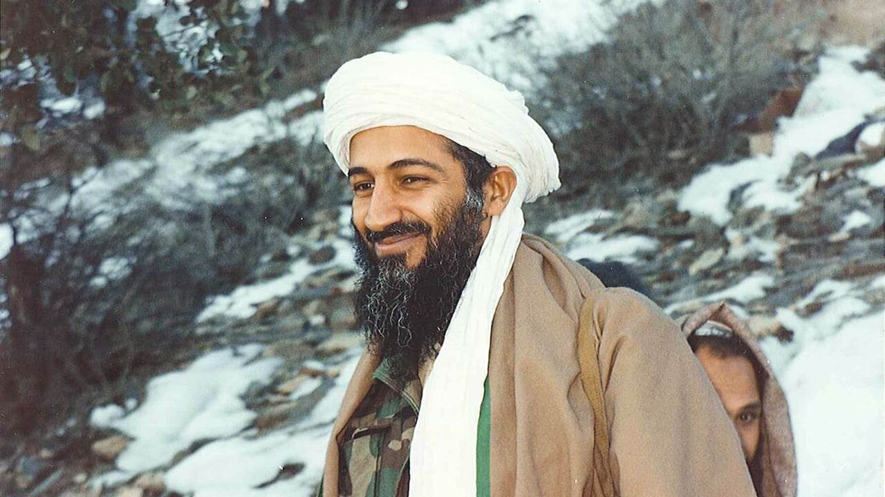 Osama Bin Laden 1996. u Avganistanu, fotografija Abdela Barija Atvana