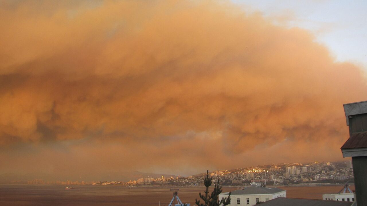 Čile, požar, grad, dim