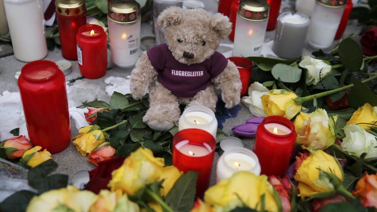 sveće za pomen nastradalima u avionskoj nesreći