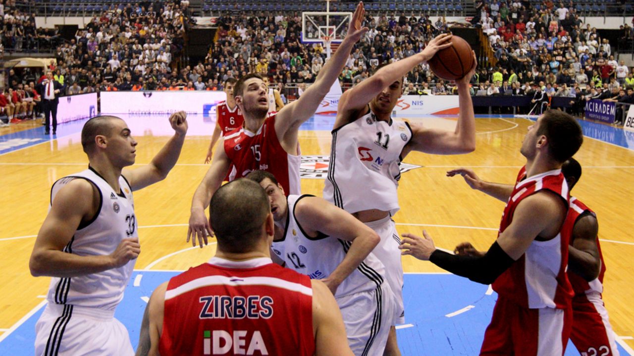 Duel košarkaša Partizana i Crvene zvezde u ABA ligi