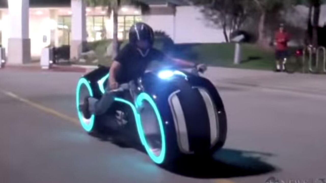 "Svetlosni motocikl"