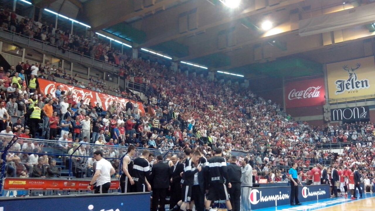 Tribine dvorane Pionir pred prvi meč polufinala plej-ofa ABA lige između Crvene zvezde i Partizana