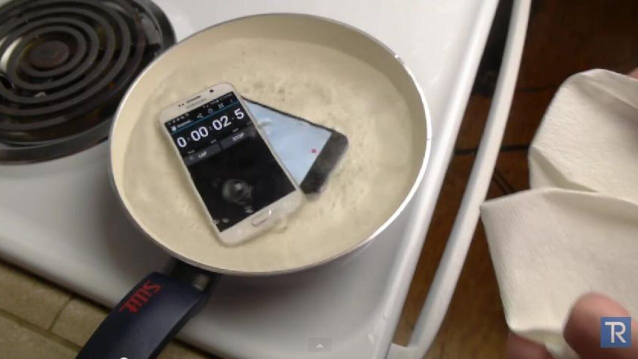 Samsung S6 i IPhone 6 u ključalooj vodi