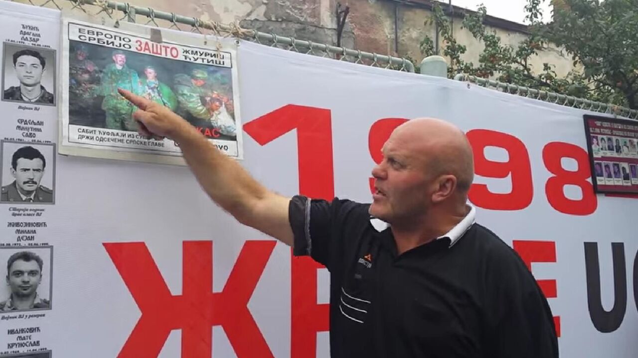 Simo Spasić pred srpskim zidom plača