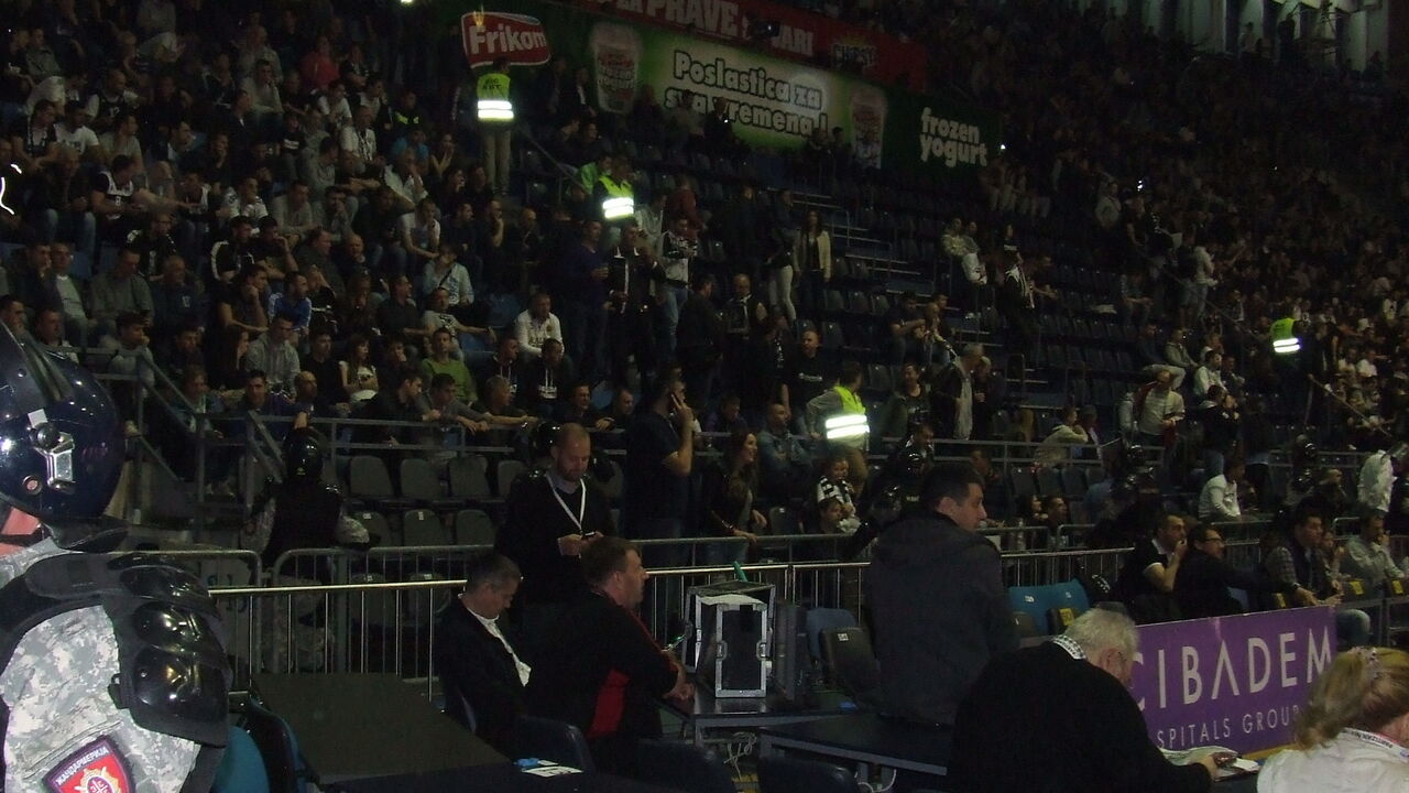 Tribine u hali Pionir pred četvrti meč polufinala ABA lige Partizan - Crvena zvezda