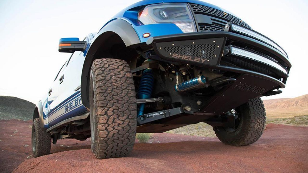 Shelby Bajo 700