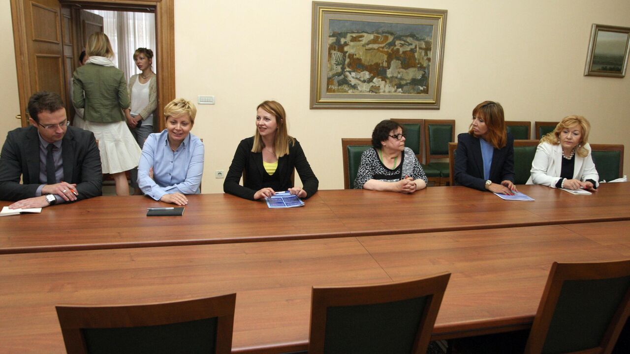 članovi evropskog pokreta na sastanku sa Aleksandrom Vučićem