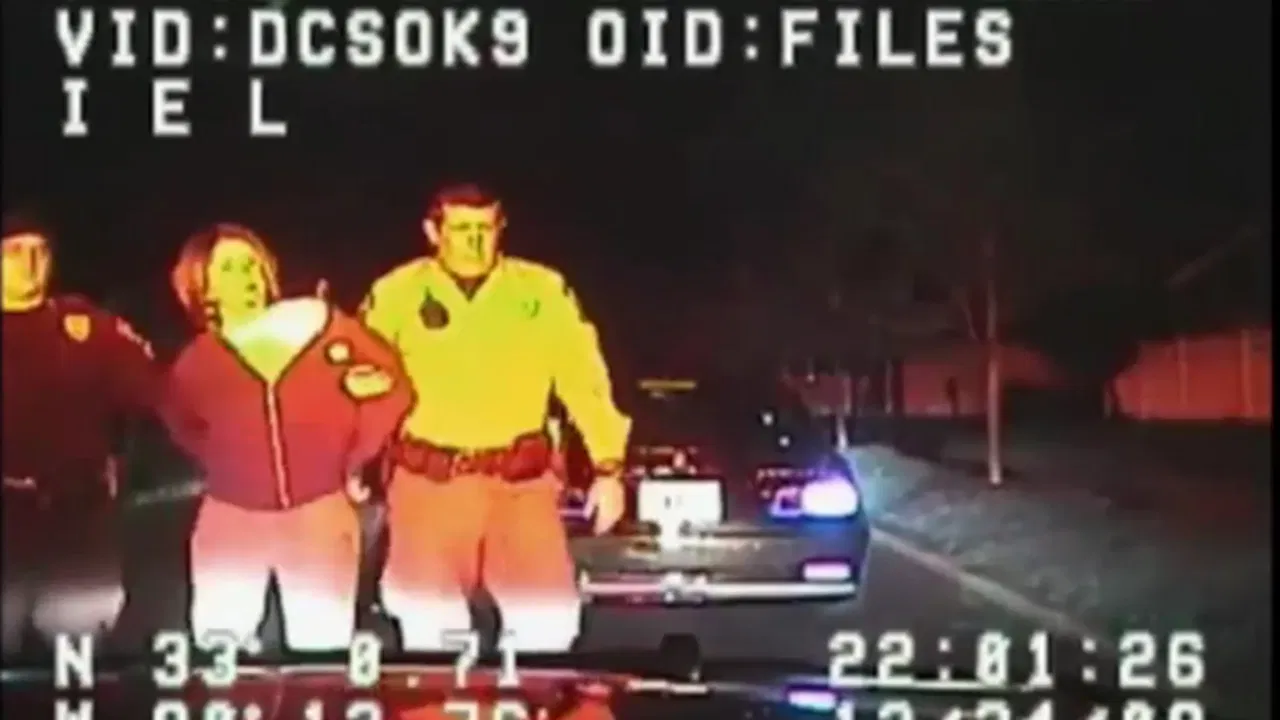 Policija hapsi pijanu koleginicu
