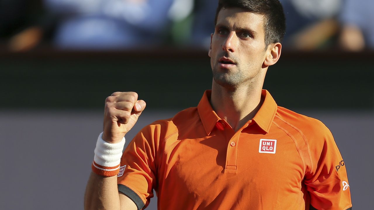 Novak Đoković slavi osvojen poen na Rolan Garosu