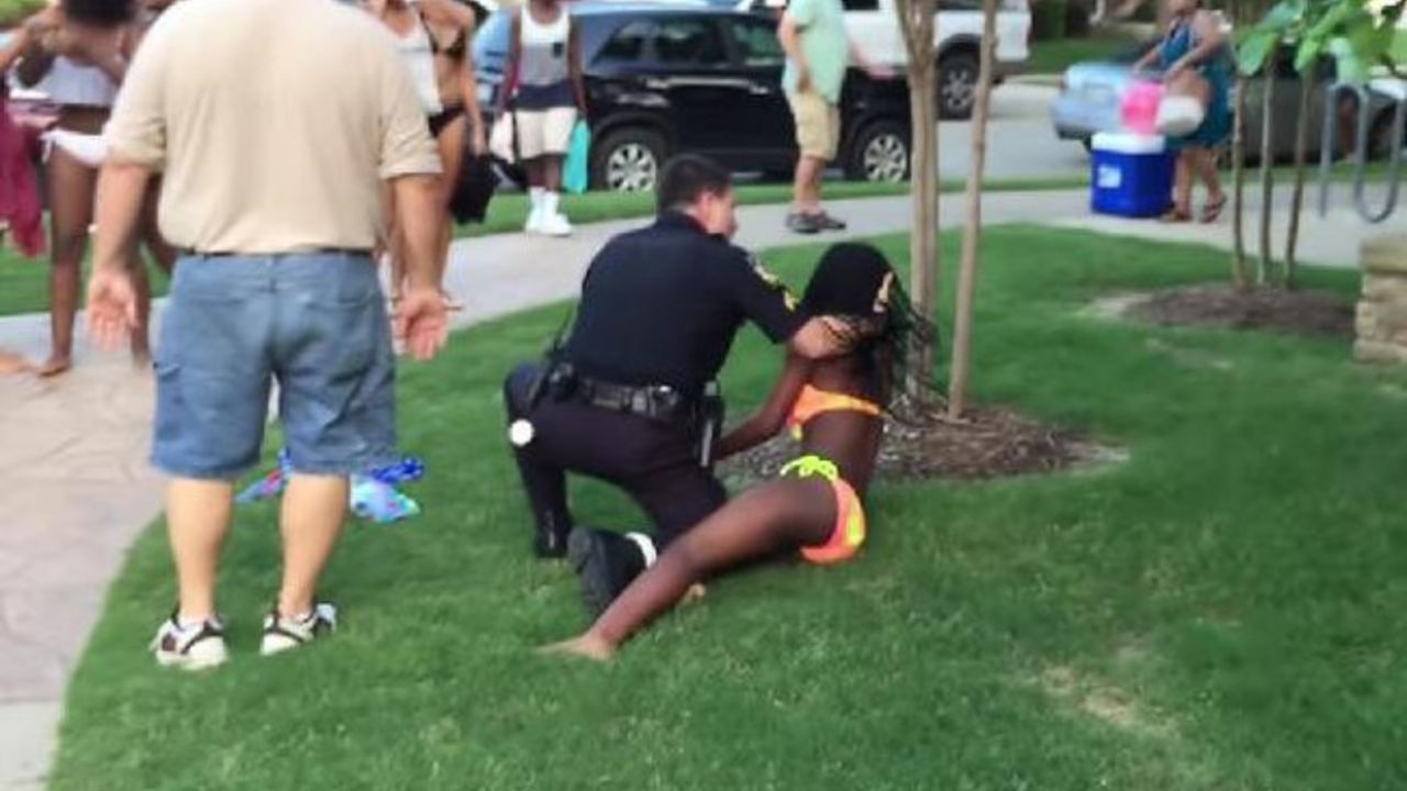 Policija napala Afroamerikanku